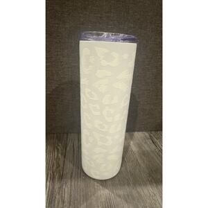 Modern Expressions Slim Leopard Mug 21.6 oz White Textured Ceramic Coffee Cup